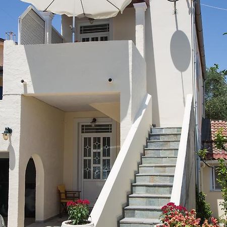 Apartments Margarita Kaizer Bridge Achílleion Exterior photo