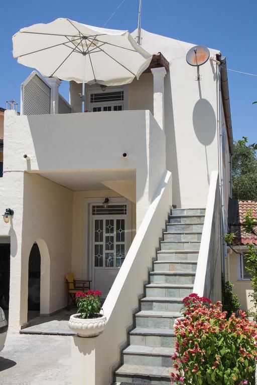 Apartments Margarita Kaizer Bridge Achílleion Exterior photo